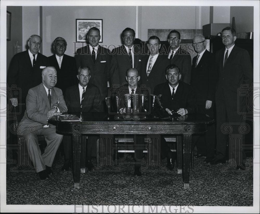 1962 Press Photo Massachusetts congressmen meet with local rubber manufacturers - Historic Images