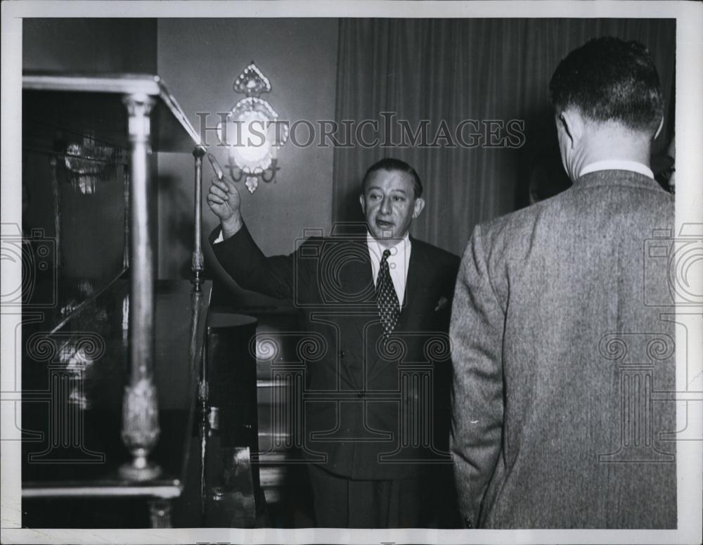 1952 Press Photo Billy Rose, Mansion Looted - RSL88977 - Historic Images