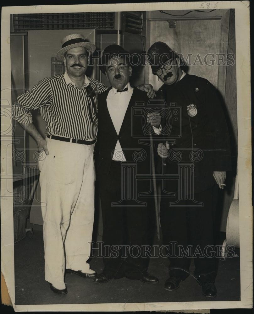 1960 Press Photo George Rose Associates To Host Costume Party - RSL79887 - Historic Images