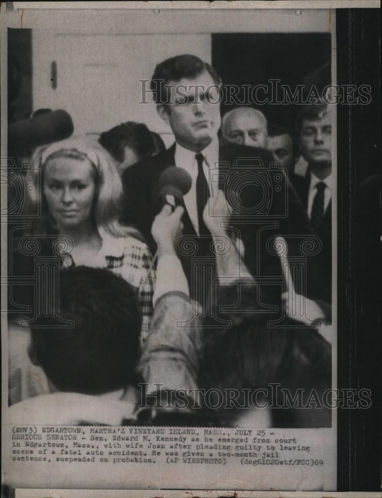 1969 Press Photo Senator Edward Kennedy & Wife Joan Plead Guilty Leaving Scene - Historic Images
