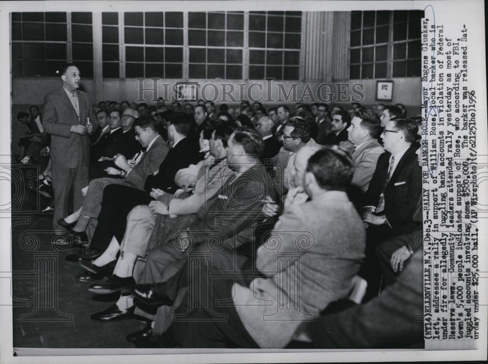 1956 Press Photo Mayor Eugene Glusker supporting Banker William Rose - RSL89153 - Historic Images