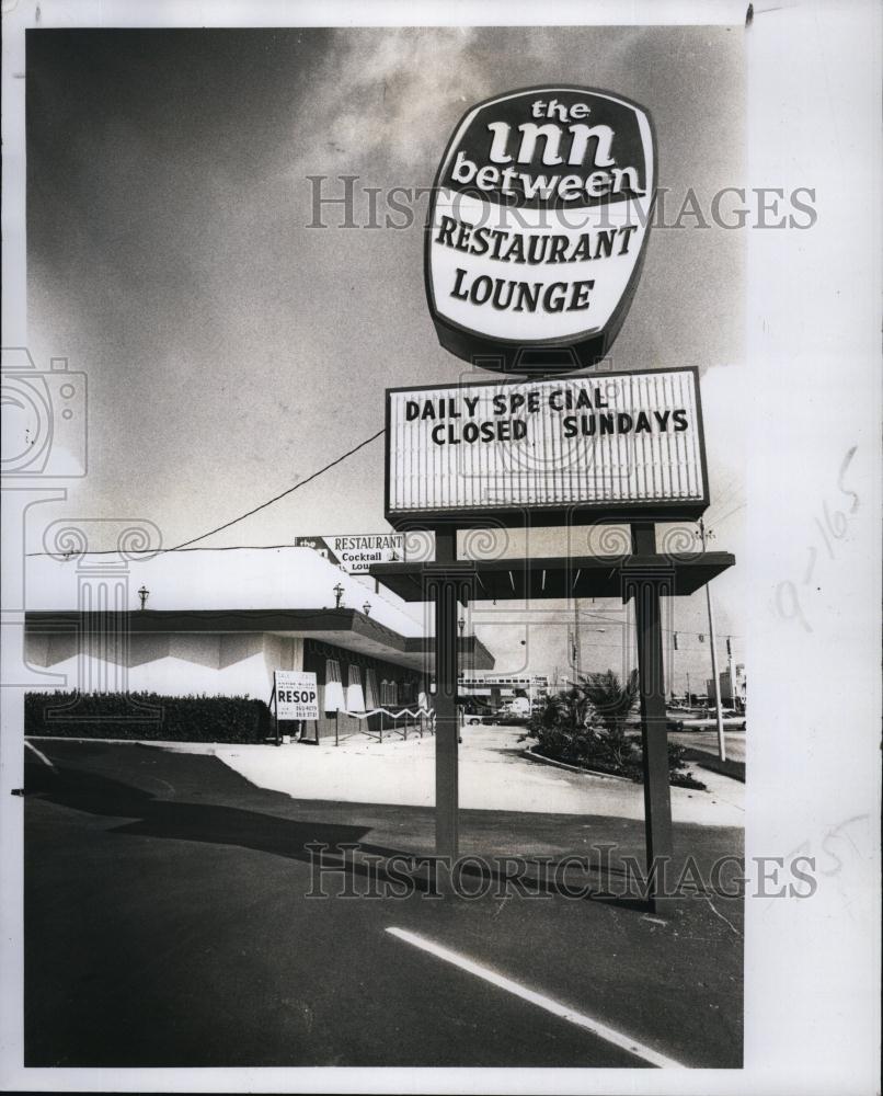 1977 Press Photo The Inn Between Rest Restaurant Closes - RSL92757 - Historic Images