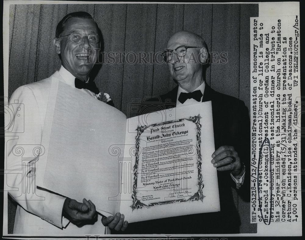 1969 Press Photo Dr Harold Ockenga of Gordan College &amp; Art Kenison - RSL85439 - Historic Images