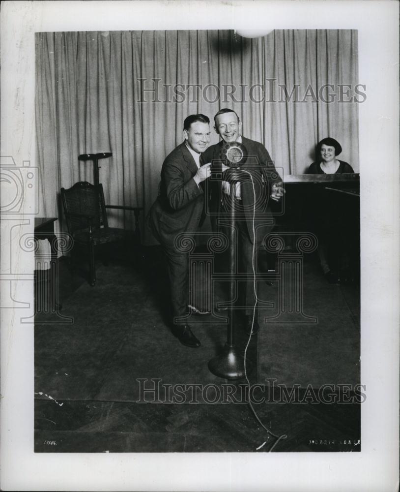 1951 Press Photo Comedians Billy Jones &amp; Ernie Hare Are &quot;The Happiness Boys&quot; - Historic Images