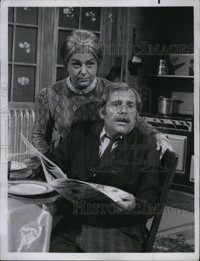 1970 Press Photo Comedian Totie Fields and Alan King in "Kraft Music Hall" - Historic Images