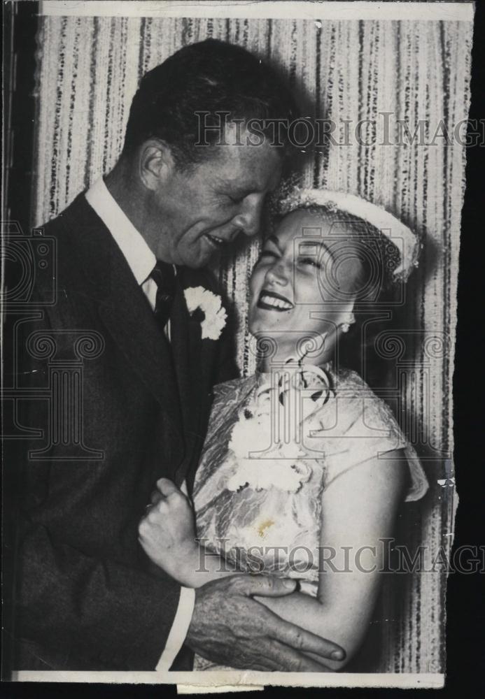 1955 Press Photo Dan Daily and Gwendolyn O&#39;Conner after their wedding - Historic Images