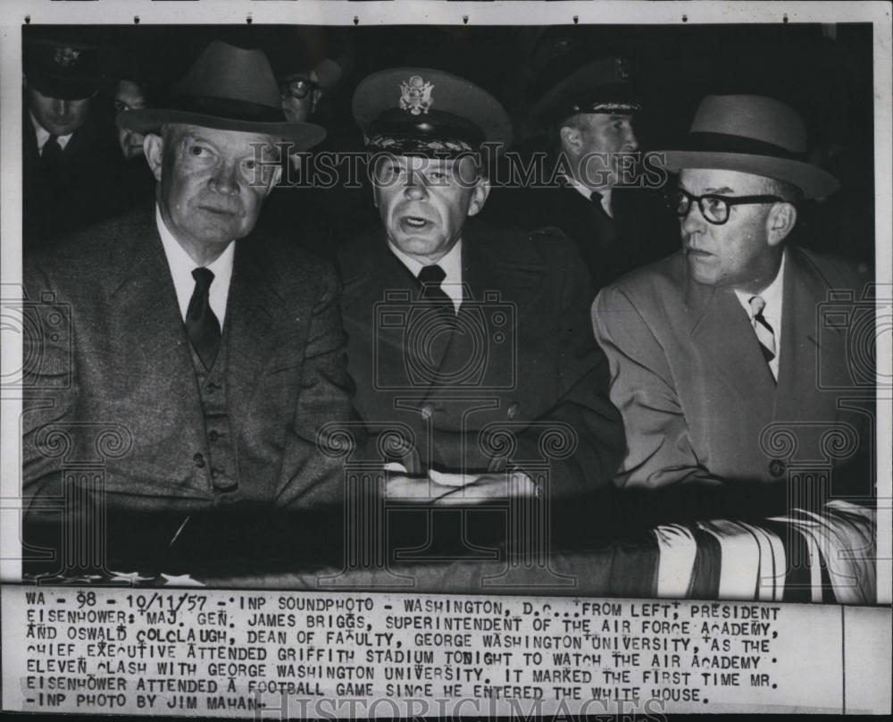 1957 Press Photo Pres Eisenhower,Maj Gen K Briggs &amp; O Colclaugh - RSL88269 - Historic Images