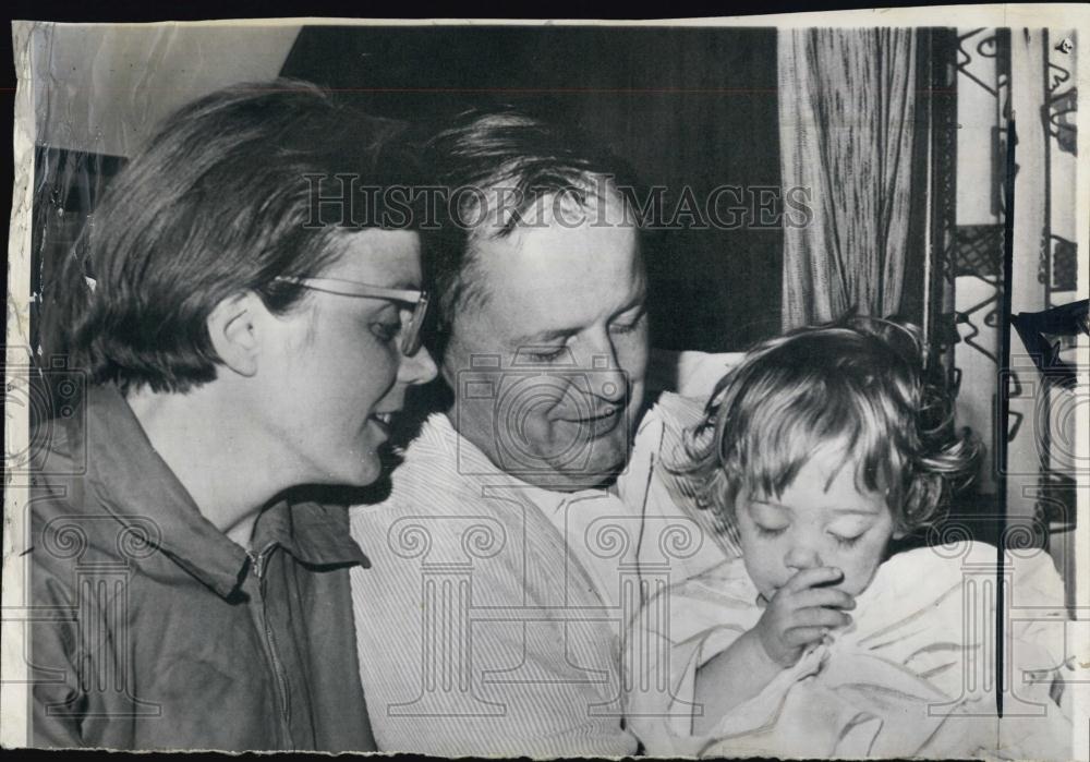 1965 Press Photo Hale Champion, wife Marie, daughter Kate - RSL00333 - Historic Images