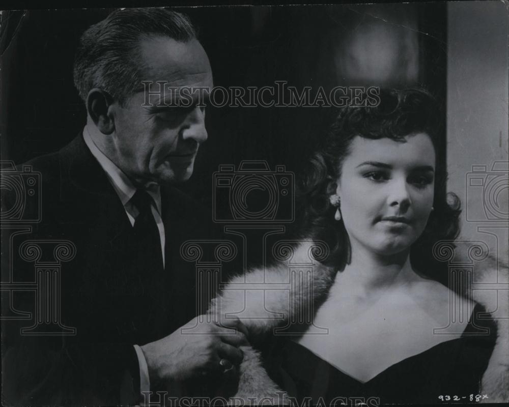 1956 Press Photo Actress Gigi Perreau, Fredric March In Man In Gray Flannel Suit - Historic Images