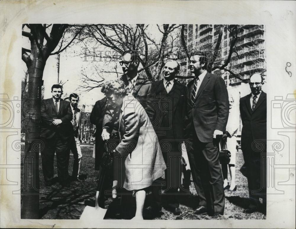 1969 Press Photo Albertini, Simons, Weeks, Warner at Tree Planting - RSL08683 - Historic Images