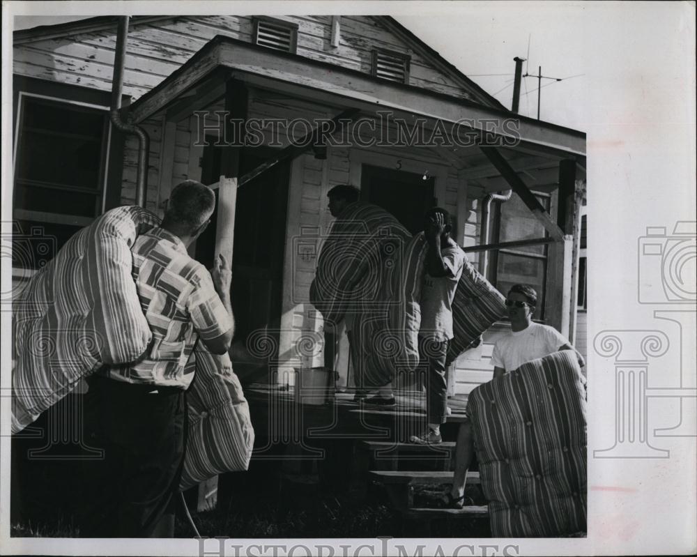 1965 Press Photo VISTA traing staff at migrant camp - RSL96087 - Historic Images