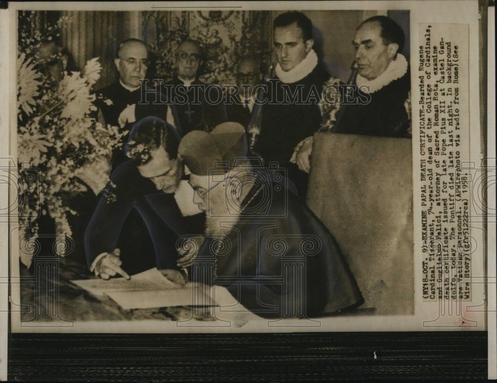 1958 Press Photo Cardinal Tisserant Examines Death Certificate Of Pope Pius XII - Historic Images