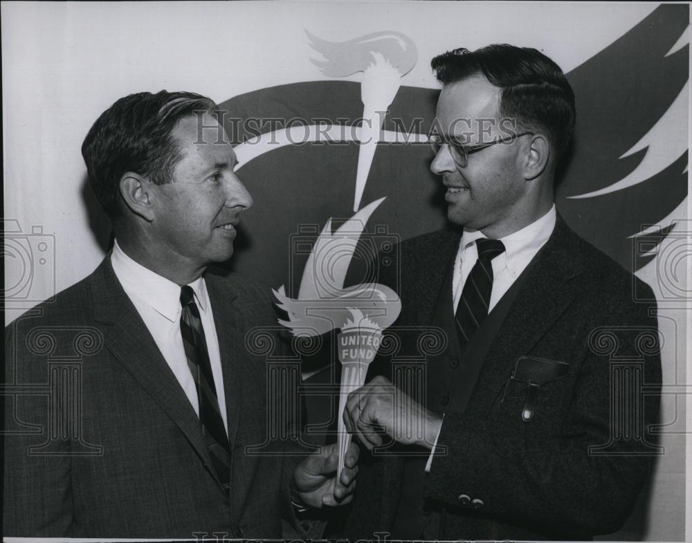 1965 Press Photo Harvard U&#39;s United Fund chair, Paul Perry &amp; Wm Claifin III - Historic Images