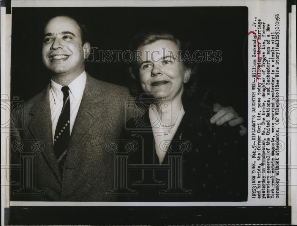 1956 Press Photo William Zechendorf and his Bride Guri Lie, married in civil - Historic Images