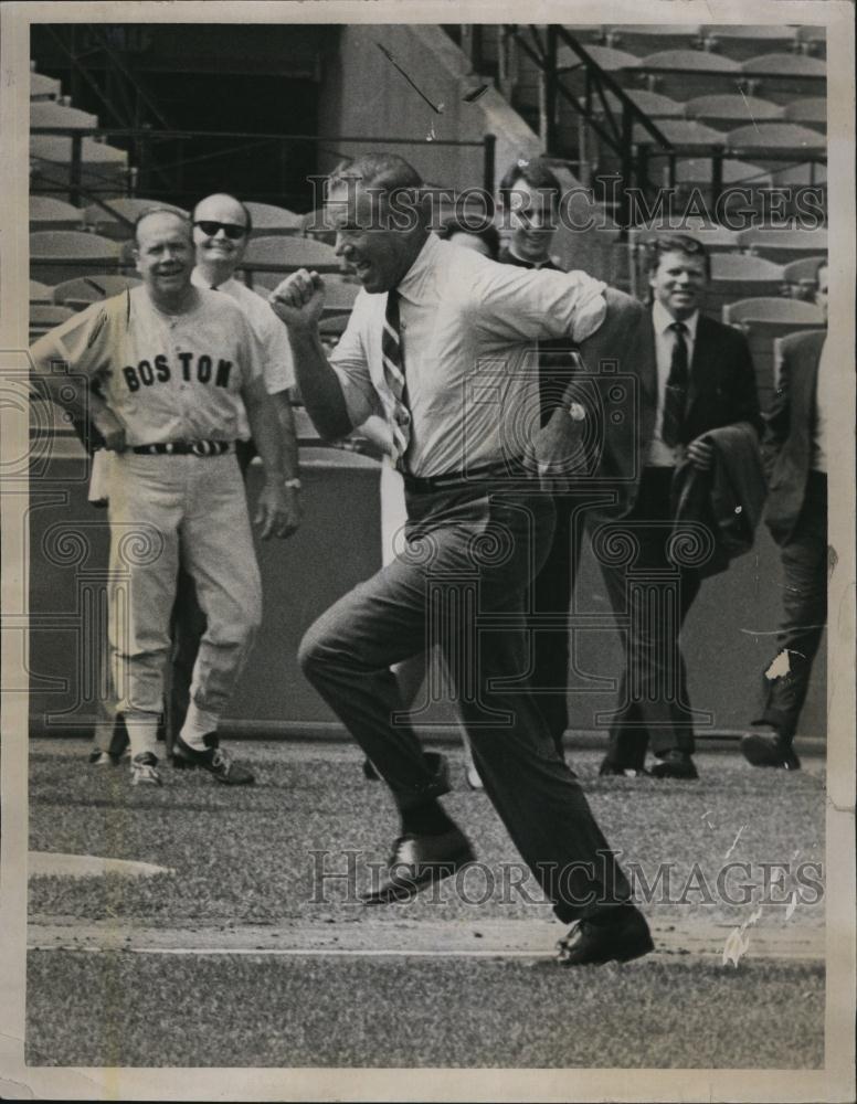 1970 Press Photo Dem vs Rep baseball House speaker D Bartley &amp; W O&#39;Brien - Historic Images