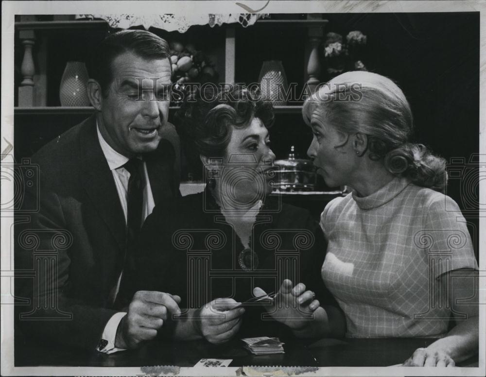 1970 Press Photo Actress Naomi Stevens & Fred MacMurray in "My Three Sons" - Historic Images