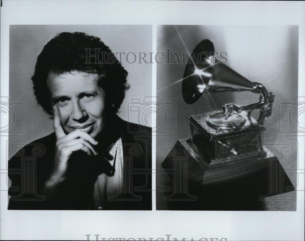 1990 Press Photo comedian Garry Shandlig, host of 32nd Grammy Awards - RSL39719 - Historic Images
