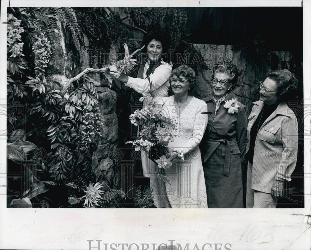 1978 Press Photo Helena Miller,MrsGeorge Miller &amp; MrsFerris During Wedding - Historic Images