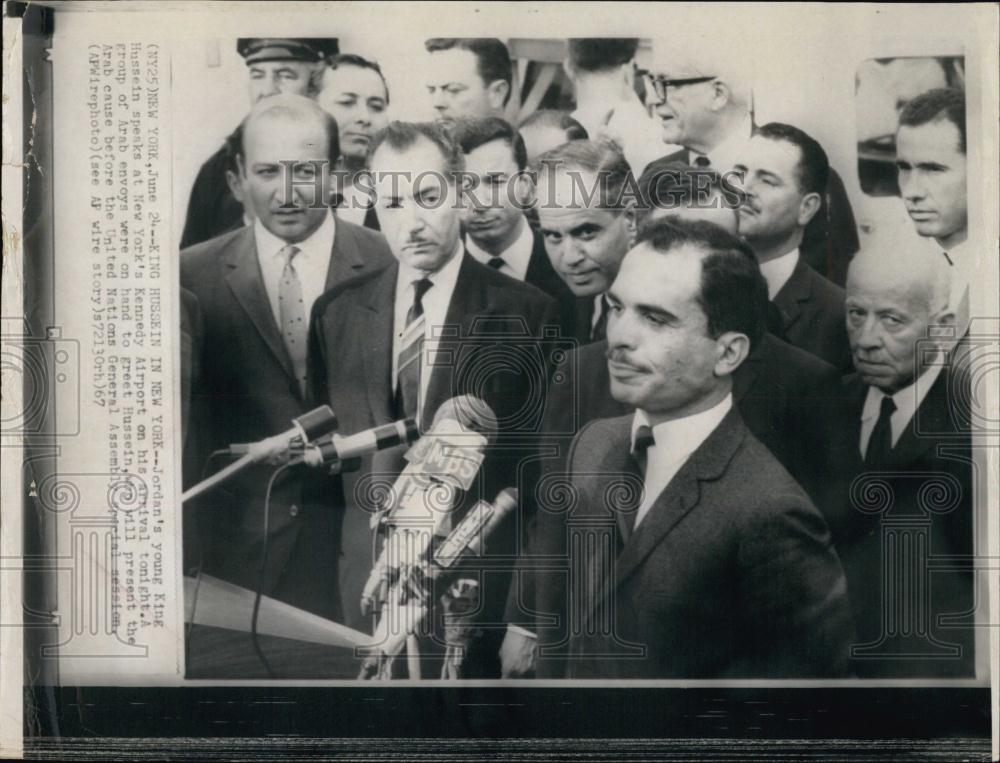 1967 Press Photo King Hussein of Jordan , arrives at JFK airport - RSL68015 - Historic Images