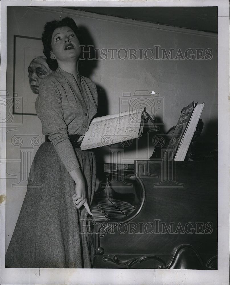 1955 Press Photo Kathleen Maguire &quot;The Best Man&quot; - RSL82263 - Historic Images