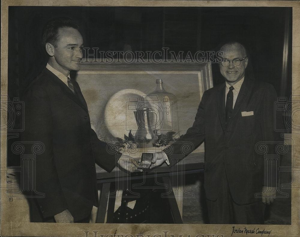 1965 Press Photo Artist Robert Douglas Hunter & Robet C Hoye - RSL85343 - Historic Images