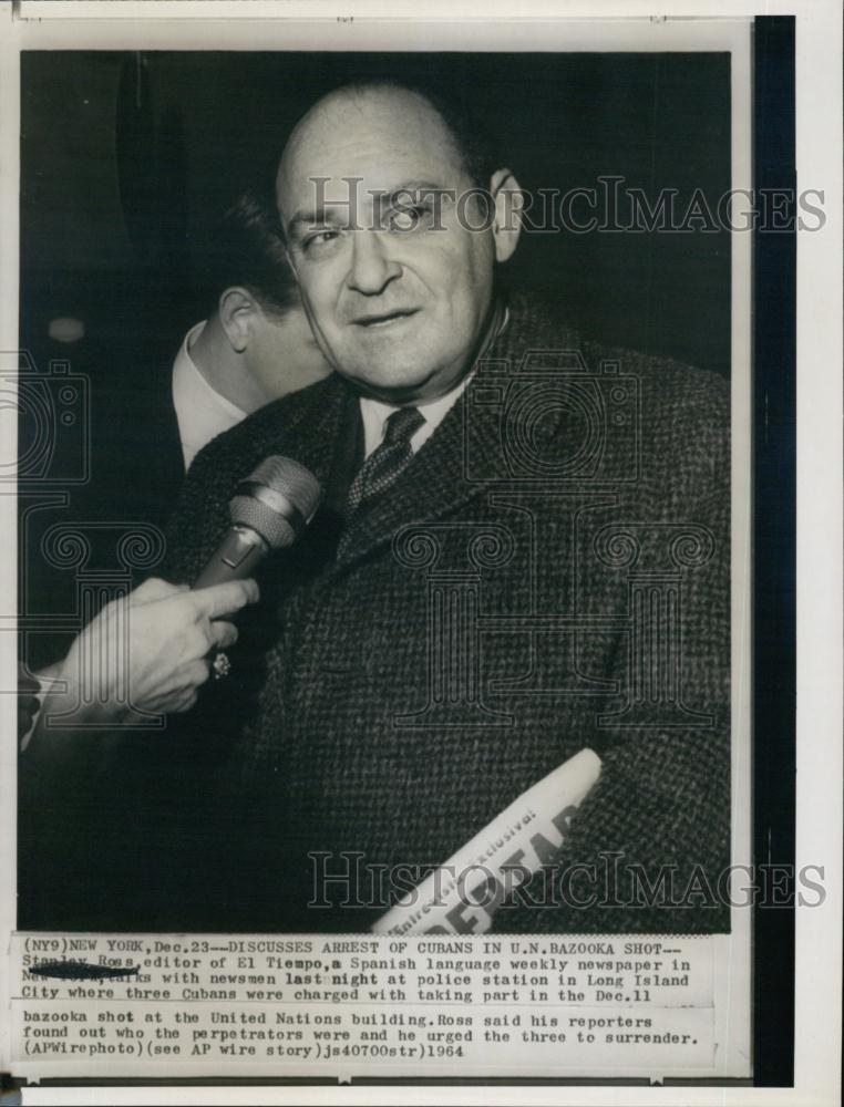 1964 Press Photo Editor Stanley Ross El Tiempo Spanish Weekly Newspaper - Historic Images