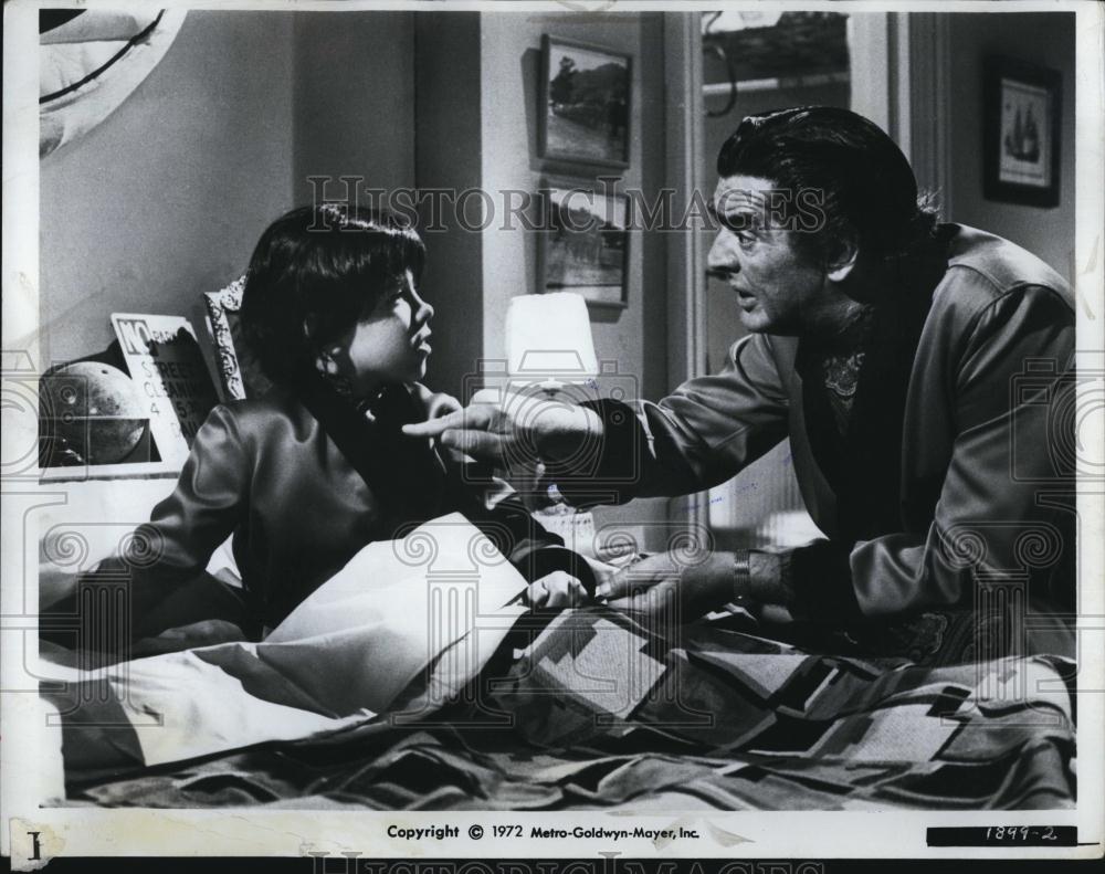 1972 Press Photo Victor Mature & Phillip Graves "Every Little Crook & Nanny" - Historic Images