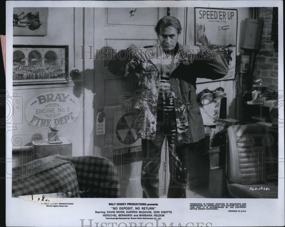 1976 Press Photo Actor Darren McGavin in "No Deposit No Return" - RSL88361 - Historic Images