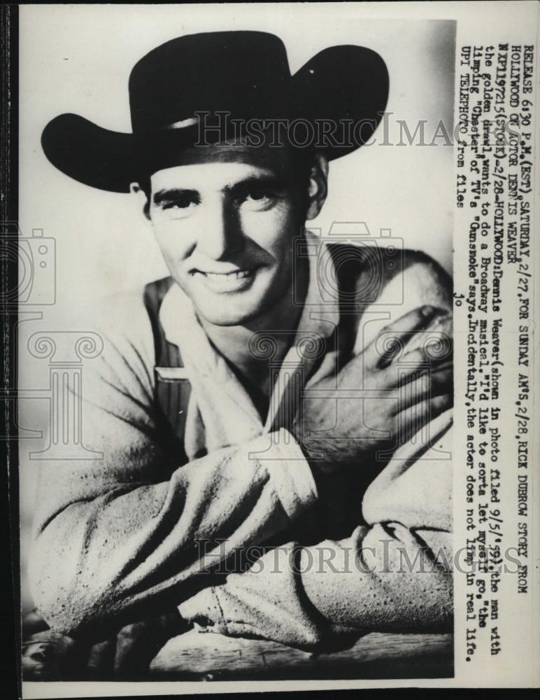 1960 Press Photo Gunsmoke Series Actor Dennis Weaver Broadway Musical Interview - Historic Images