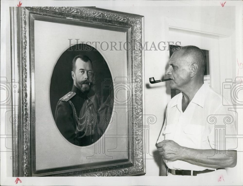 Press Photo Anostore Vonsintsky looked at the Portrait of GenNicolas - Historic Images