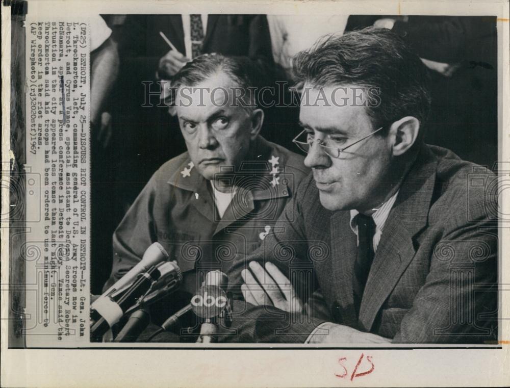 1967 Press Photo LtGenJohn LThrockmorton with Cyrus Vance in PressConf - Historic Images