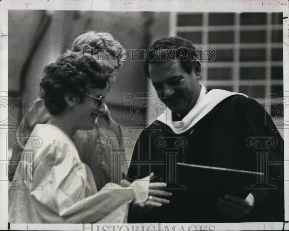 1978 Press Photo Debra Barber, Philip J Lee Award, B Wireman, Eckerd College - Historic Images