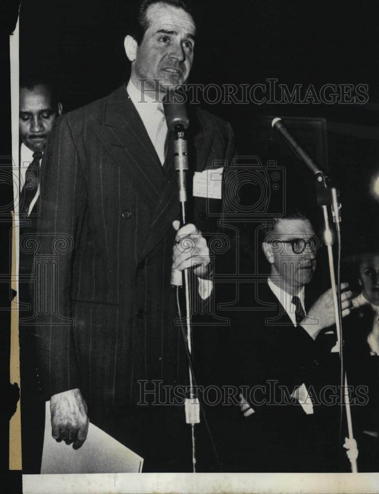 1985 Press Photo J Kingsbury Smith Gen manager VP International News service - Historic Images