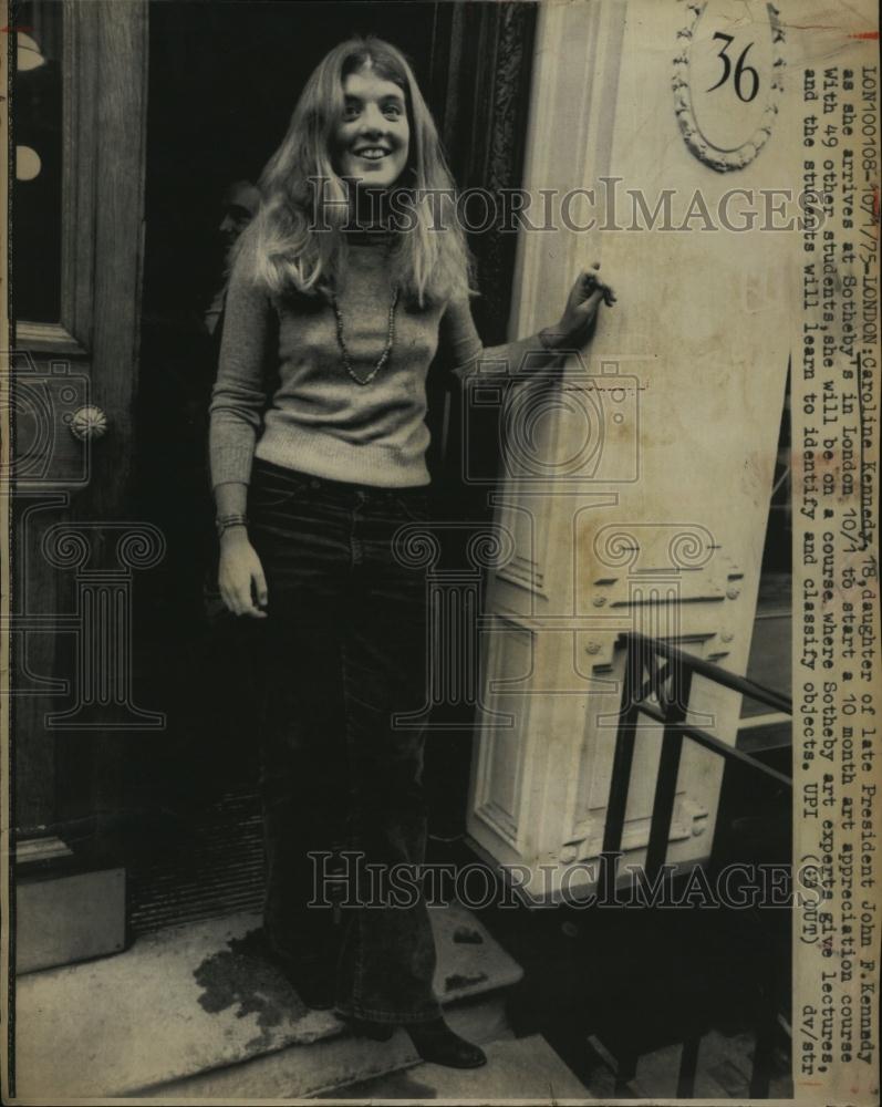 1975 Press Photo Caroline Kennedy at 18 - RSL92929 - Historic Images