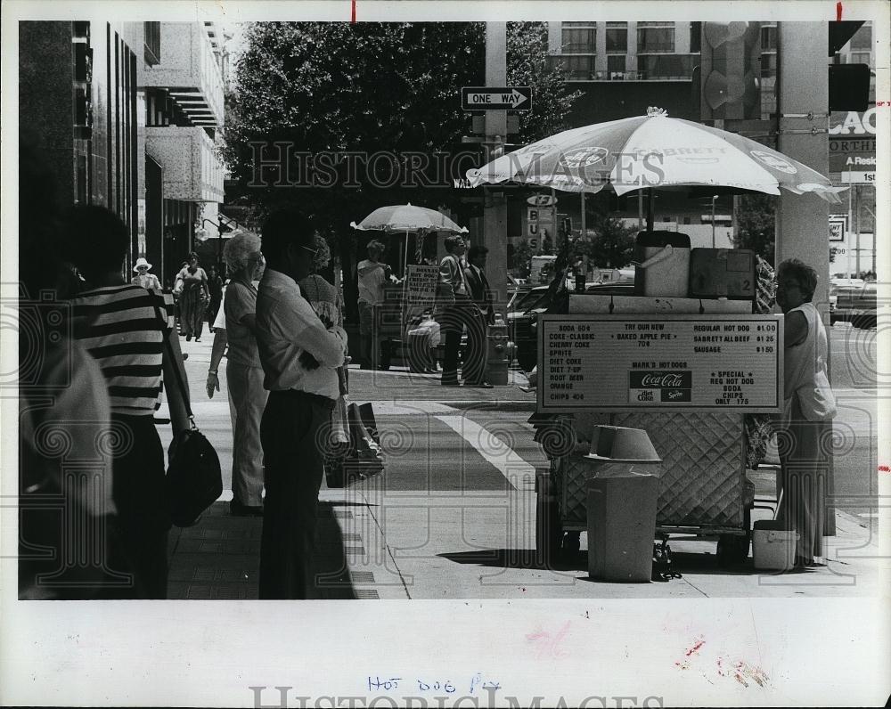 1986 Press Photo Mark&#39;s Hot Dogs stand in St Petersburg, Fla - RSL96977 - Historic Images