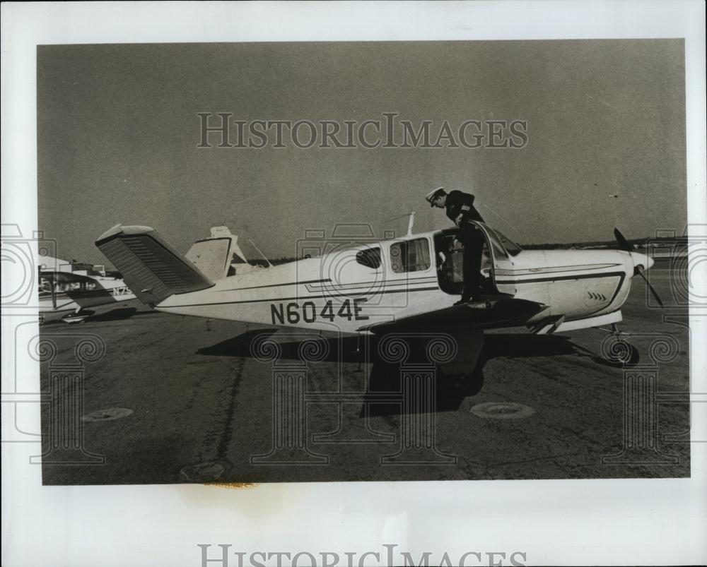 1968 Press Photo Chaplain Cmdr Bill Powell Atlanta pilot - RSL97103 - Historic Images