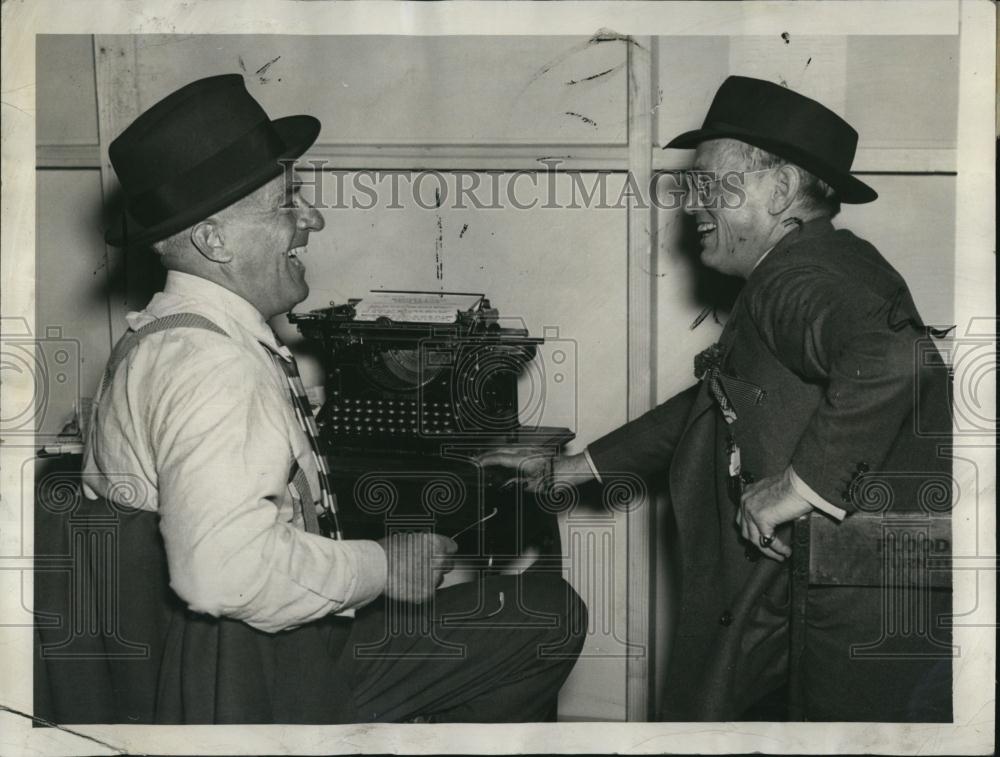 1936 Press Photo Famous Newspaper humorist Arthur Baer and Reporter Damon Runyon - Historic Images