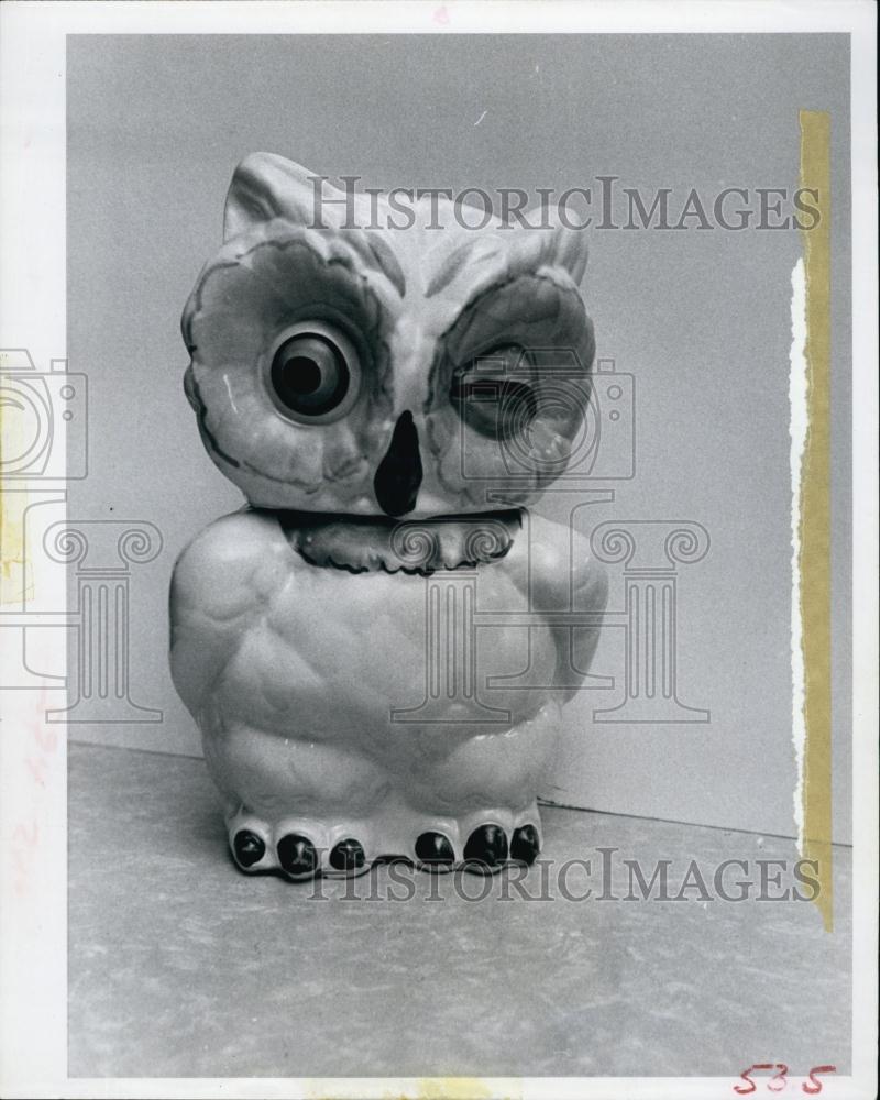Press Photo Restaurants Owl Coffee shop Figurine - RSL65875 - Historic Images