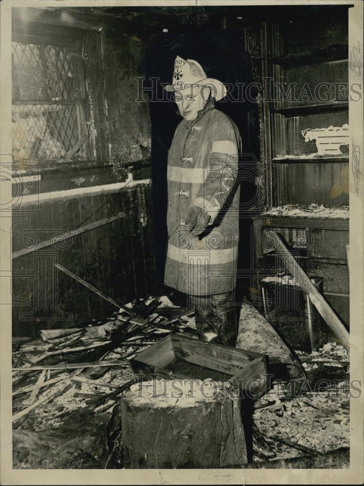 1941 Press Photo Deputy Fire Chief John Collins - RSL03213 - Historic Images