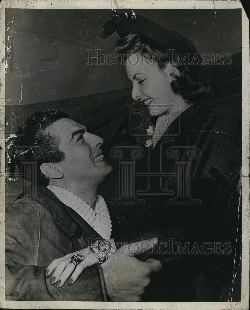 1941 Press Photo Actor Victor Mature with his new Bride - RSL80939 - Historic Images