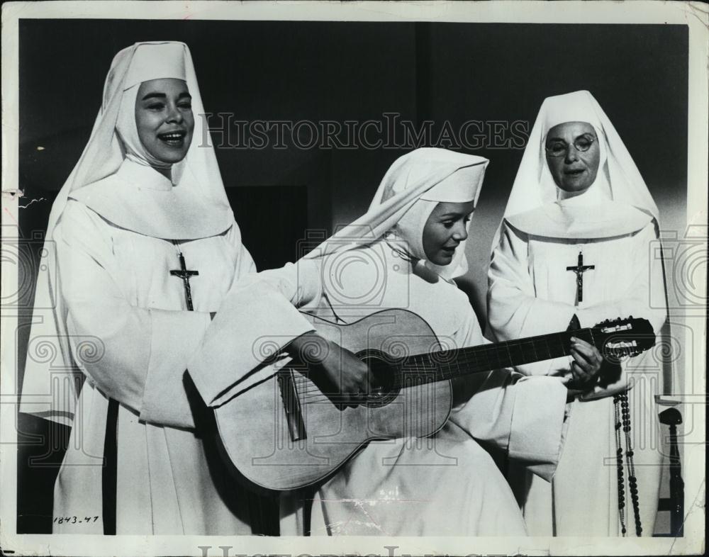 1966 Press Photo Debbie Reynolds in &quot;The Singing Nun&quot; - RSL08257 - Historic Images