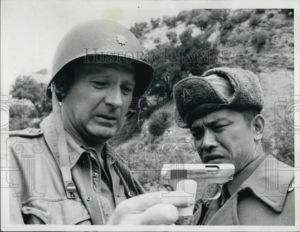 Press Photo Larry Linville Stars In Unknown Film - RSL05329 - Historic Images