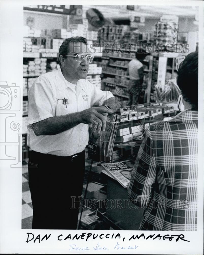 1981 Press Photo Dan Canepuccia, Manager, Shell Isle Market - RSL64111 - Historic Images