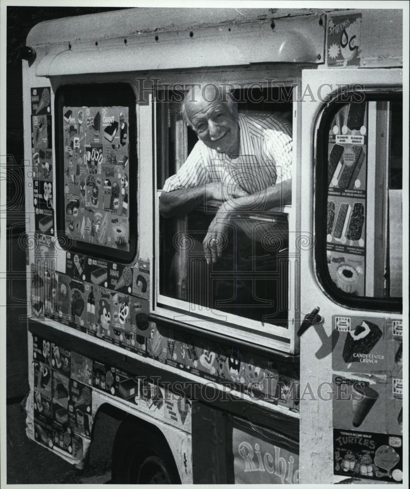1996 Press Photo Nick Zeoli Ice Cream Man on his truck - RSL40775 - Historic Images