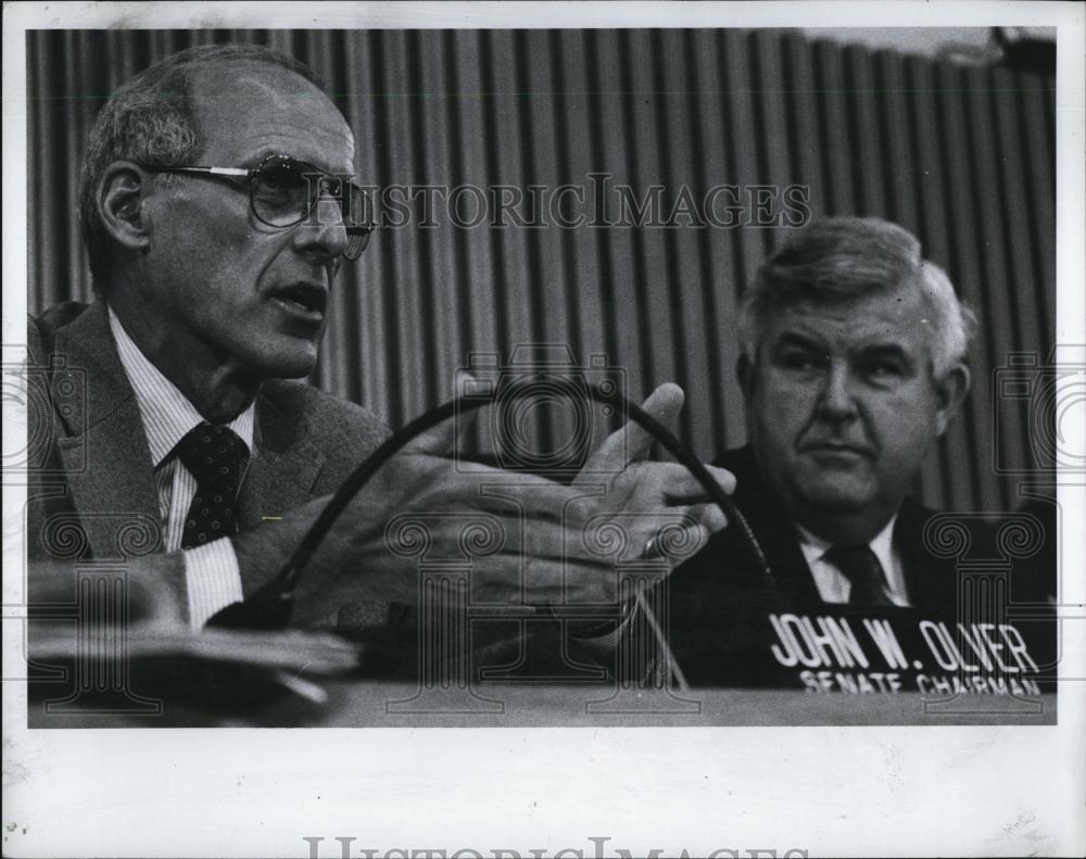 1990 Press Photo Rep John Olver at State hearing with Jack Flood - RSL87241 - Historic Images