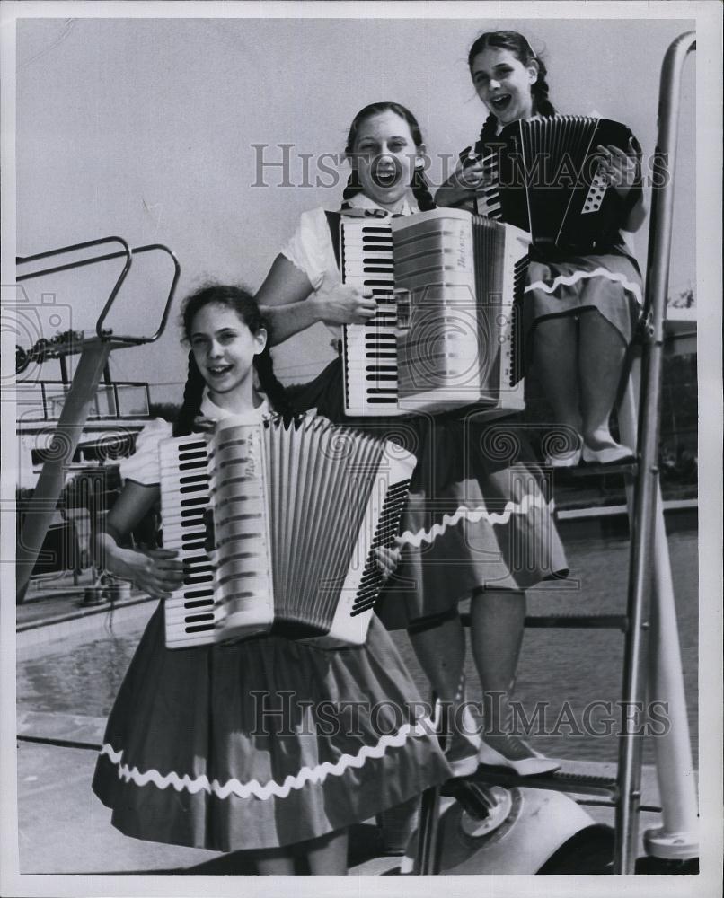 Press Photo Stevens Childrens Corales, Jacquelyn, Marsha Musicians - RSL80681 - Historic Images