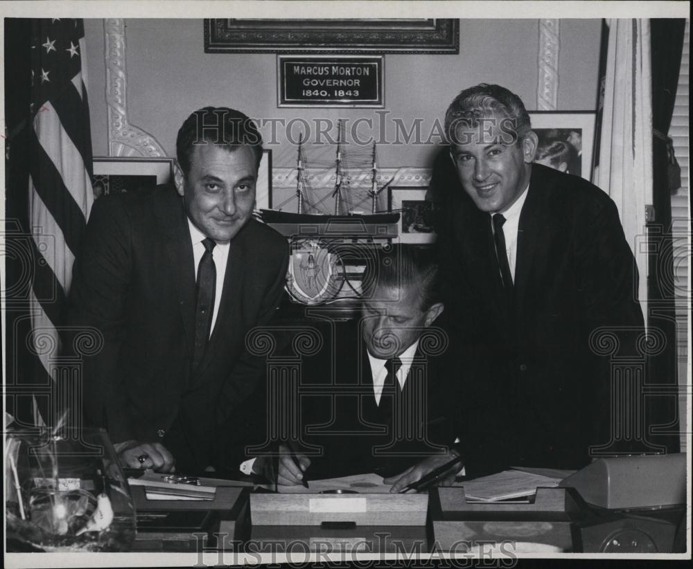 1966 Press Photo John Volpe, William Shaffer, Salvatore, Saleme in Office - Historic Images