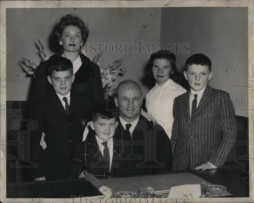 1961 Press Photo Superior Court Judge Edward DeSaulnier posed with his Family - Historic Images