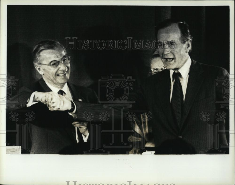 1984 Press Photo Vice Pres George Bush with Ray Shamie, candidate for Senate - Historic Images