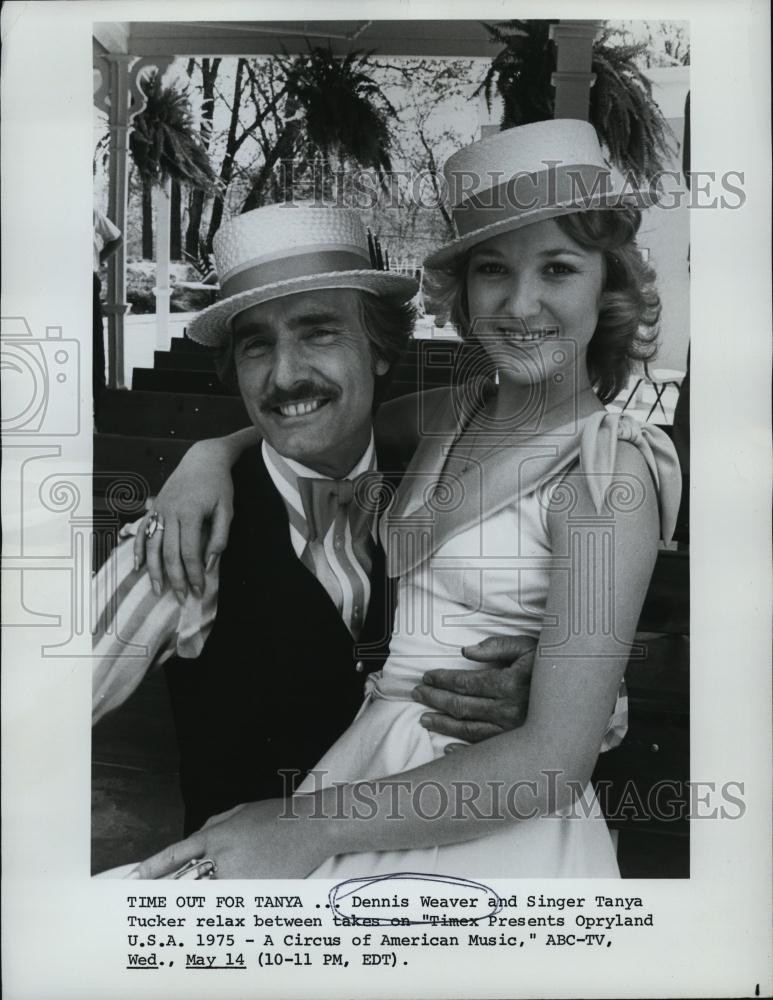 1975 Press Photo Opryland USA 1975 Special Hosts Dennis Weaver Tanya Tucker - Historic Images